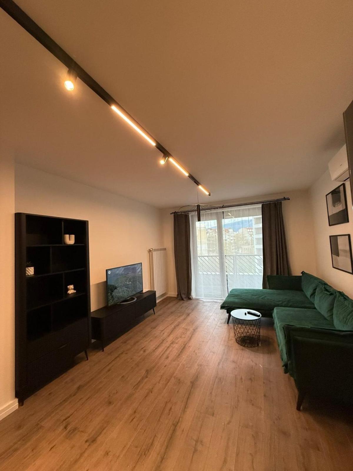 Brand-new 2 Bedroom In With Free Private Parking Апартамент София