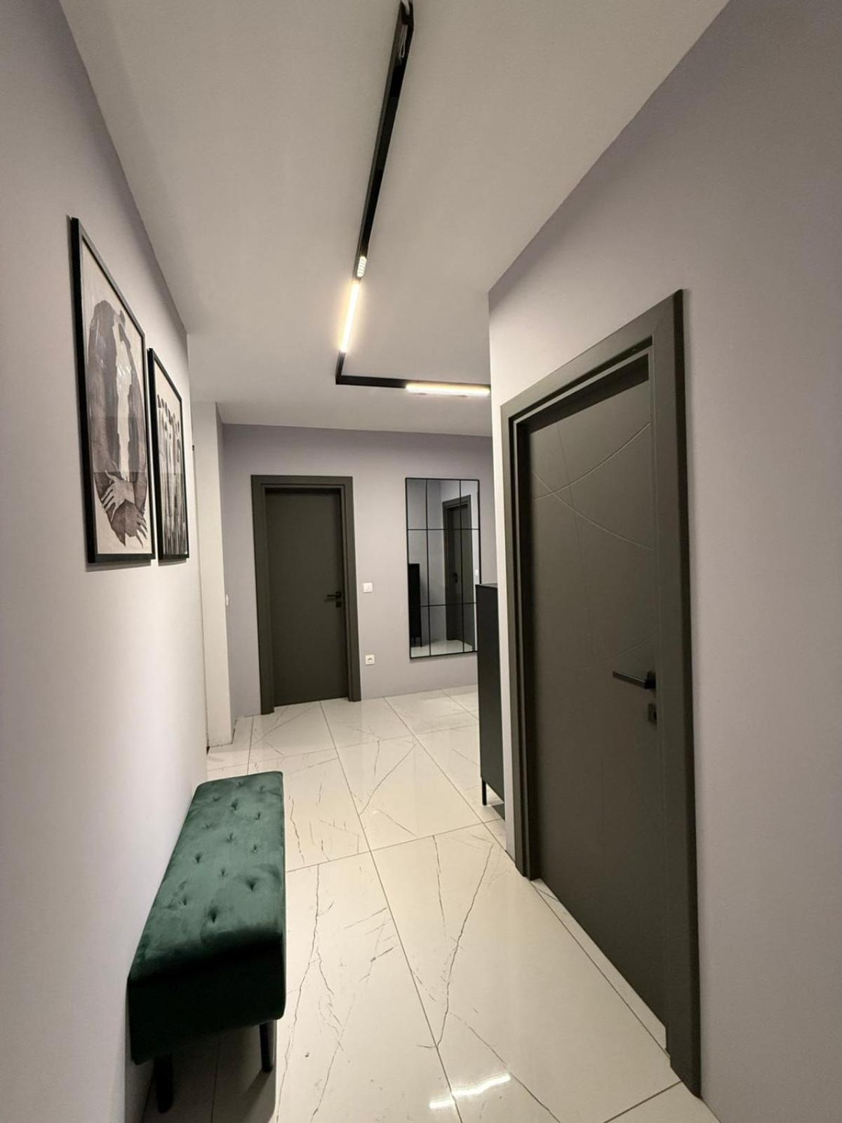 Brand-new 2 Bedroom In With Free Private Parking Апартамент *