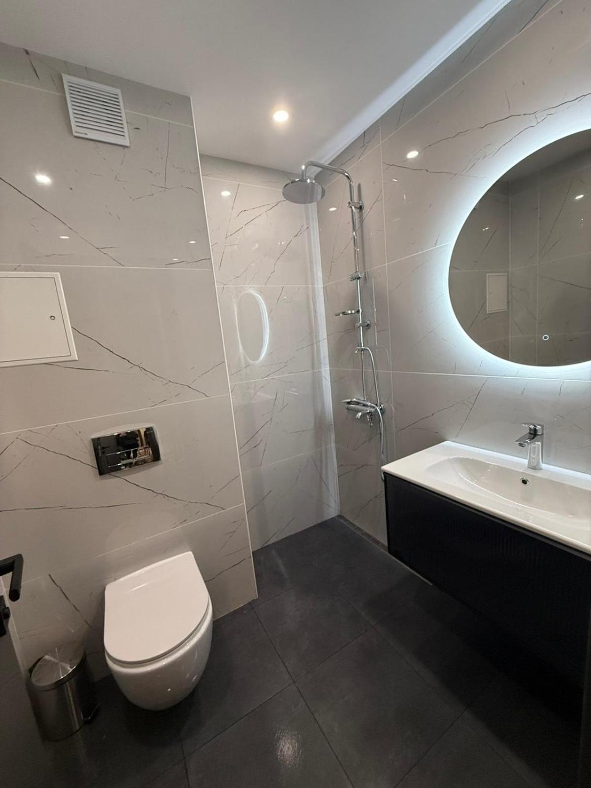 Апартамент Brand-new 2 Bedroom In With Free Private Parking София