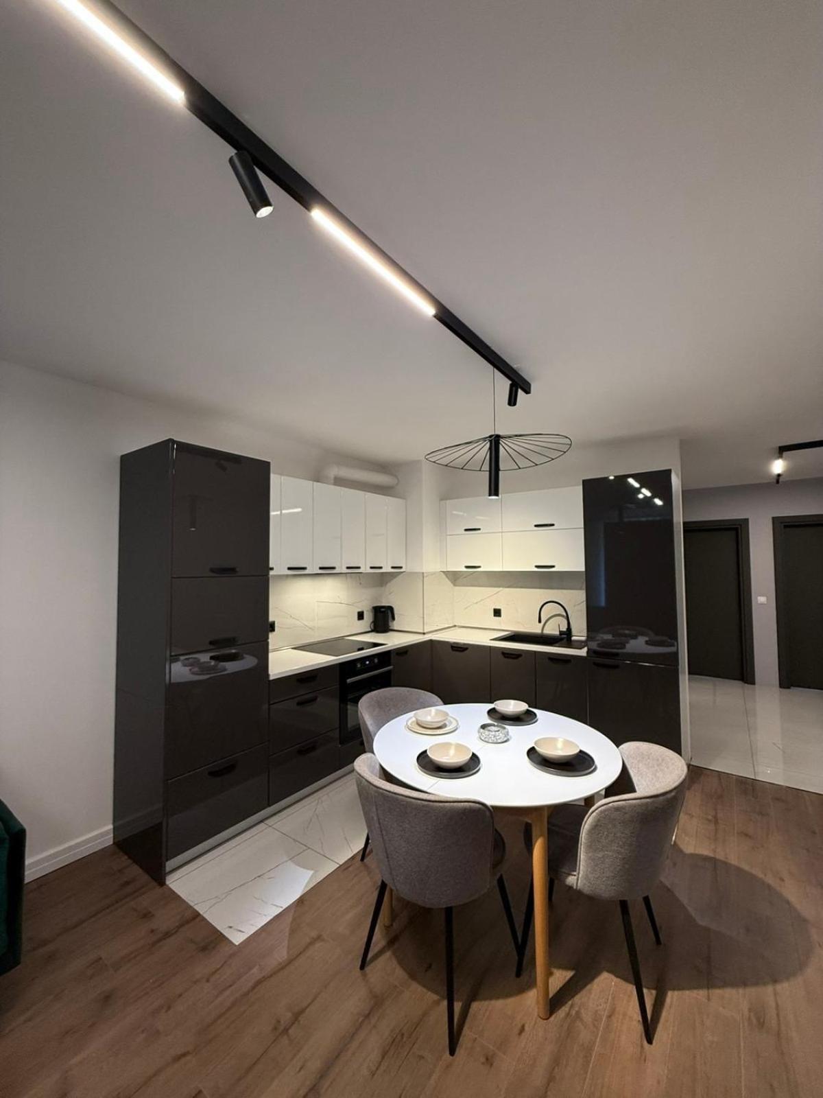 Brand-new 2 Bedroom In With Free Private Parking Апартамент София