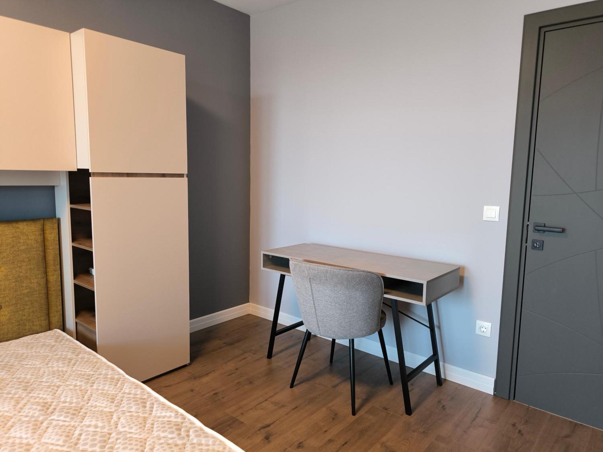 Brand-new 2 Bedroom In With Free Private Parking Апартамент