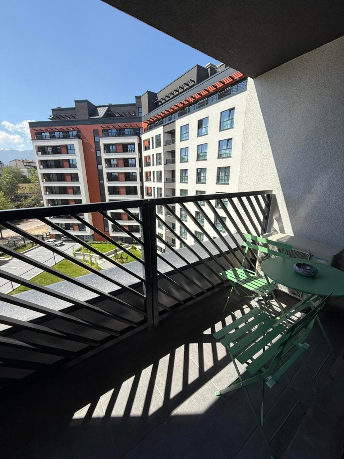 Apartment Brand-new 2 Bedroom In With Free Private Parking